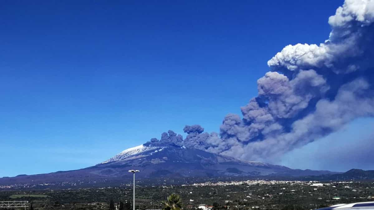 Heavy cloud impends eruption view