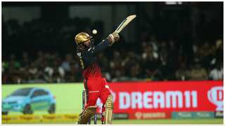 'Wonder whether...' - Former SRH coach opines on RCB star Dinesh Karthik's future after IPL 2023