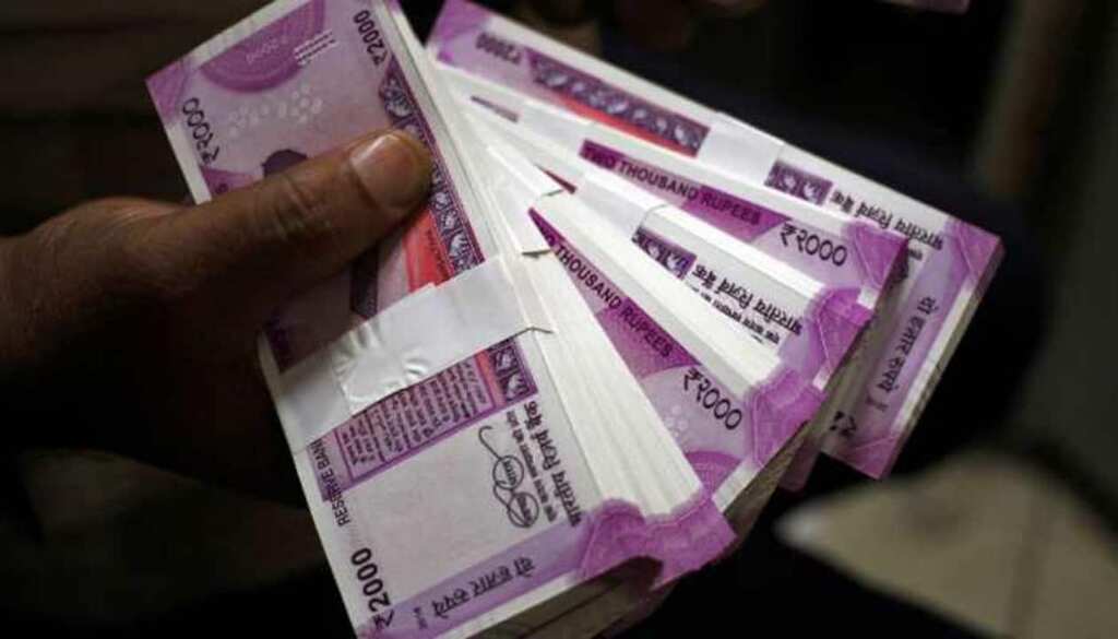 Indians rush to jewellery stores, petrol pumps after Rs 2,000 note withdrawal