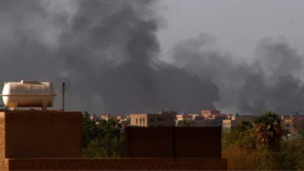 Sudan unrest: Clashes, air strikes minutes after ceasefire started