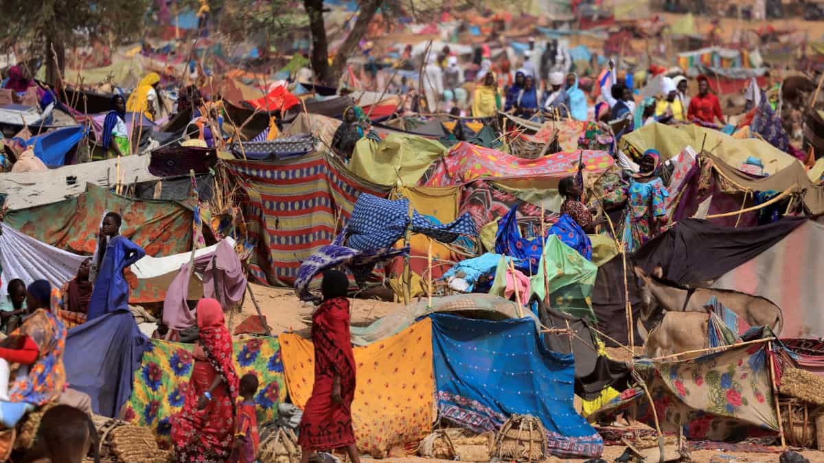 Refugees seek shelter in Borota