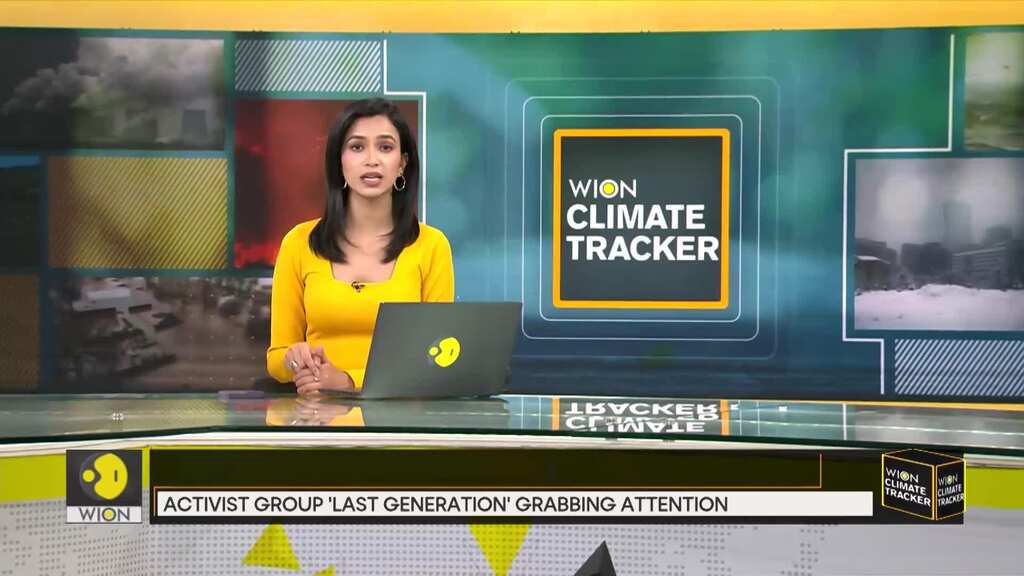 Climate activists smear themselves with mud in Rome