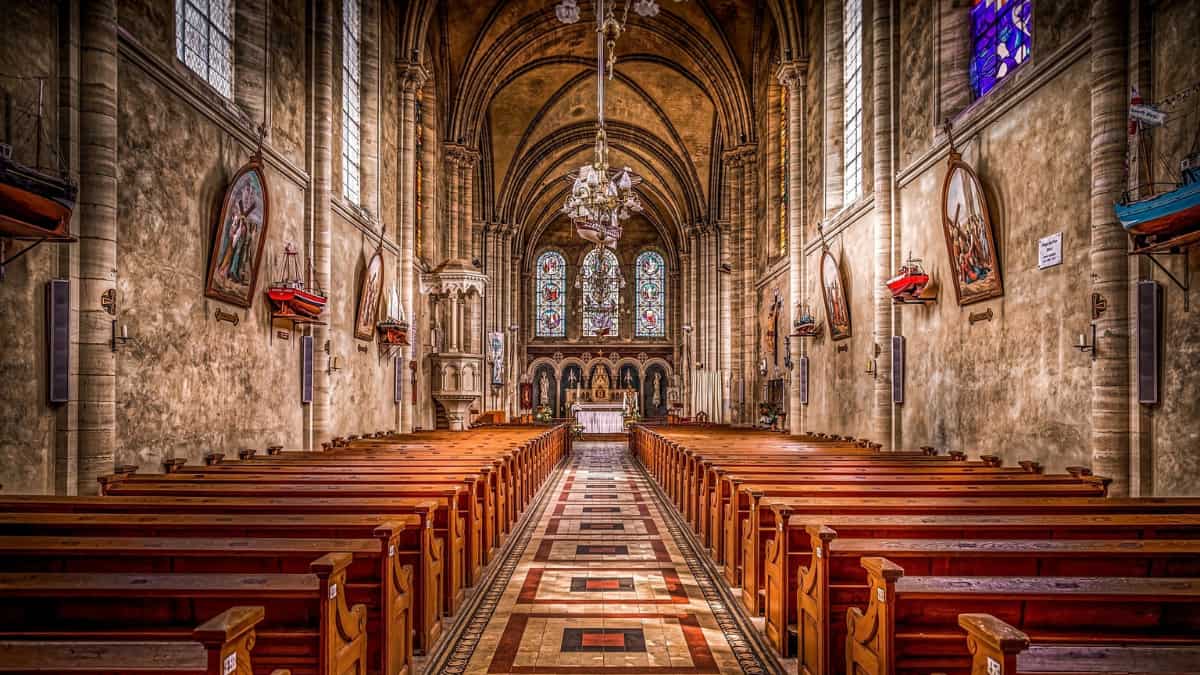 Illinois: Nearly 2,000 children sexually abused by 450 Catholic clerics over seven decades, says report Illinois: Nearly 2,000 children sexually abused by 450 Catholic clerics over seven decades, says report