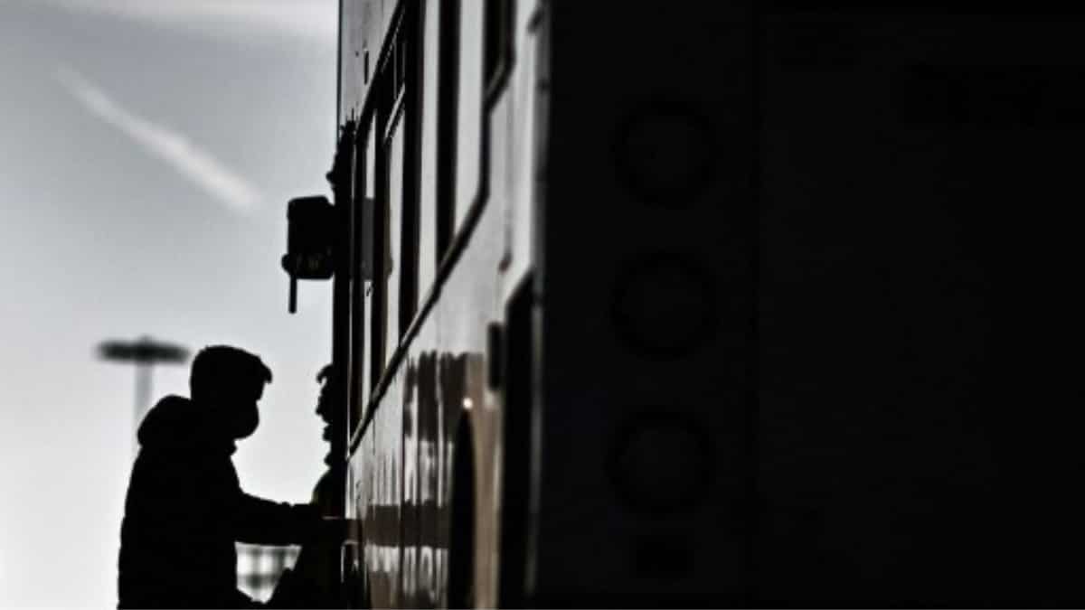 A ‘record’ 606,000 people migrated to the UK in 2022; opposition criticises government