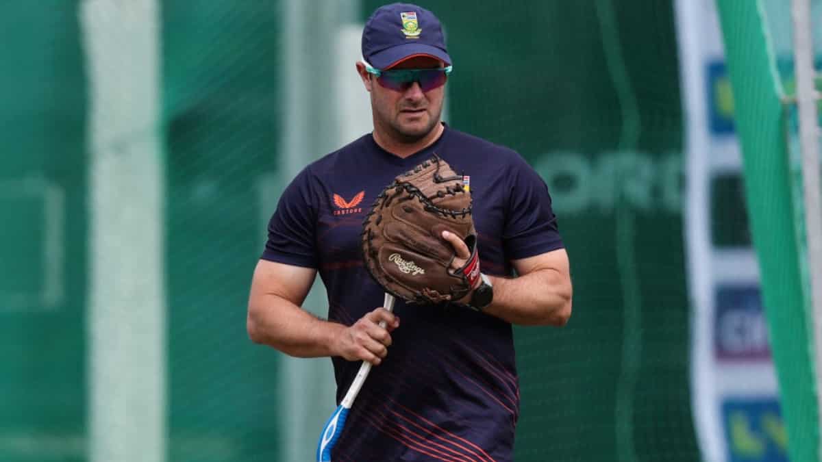 IPL 2023: Coach Mark Boucher says MI 'got to look other places' if injury to big players continues IPL 2023: Coach Mark Boucher says MI 'got to look other places' if injury to big players continues