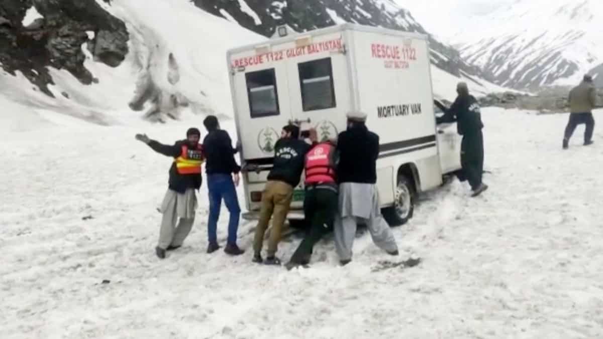 Pakistan avalanche claims 11 lives, including four-year-old boy Pakistan avalanche claims 11 lives, including four-year-old boy