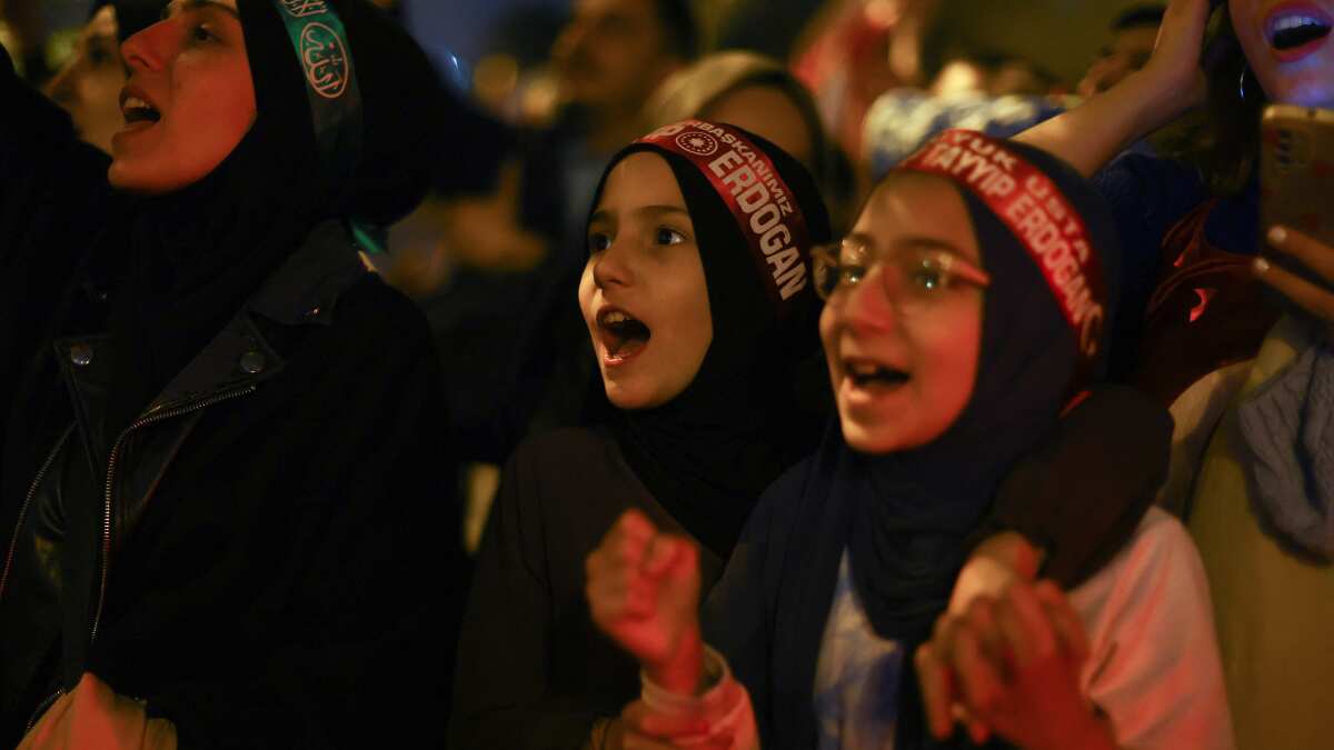Children and tourists also celebrated Erdogan's win