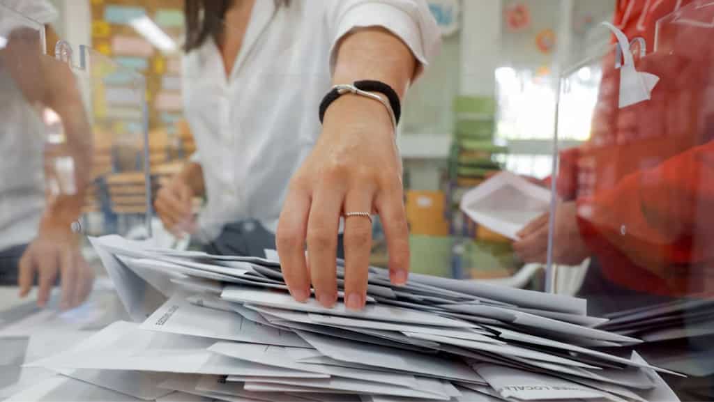 Spain's conservative party triumphs in regional elections, Socialists maintain slim dominance