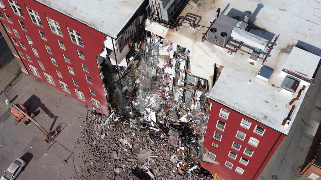Davenport Iowa building collapse: 8 rescued, many feared trapped under rubble. Here's the video