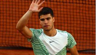 Alcaraz blasts past qualifier Cobolli in French Open first round