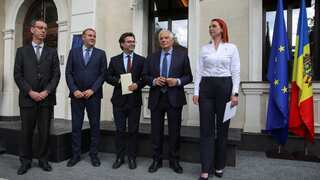 Hungary frees 777 foreigners convicted of human-trafficking