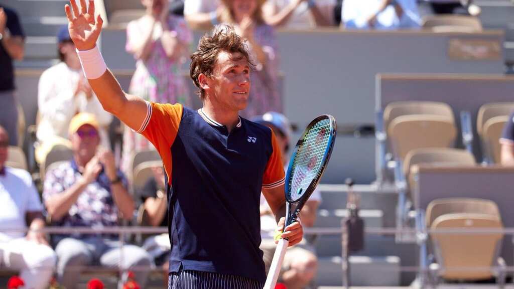 French Open: Casper Ruud through in four sets as Elena Rybakina and Mirra Andreeva progress