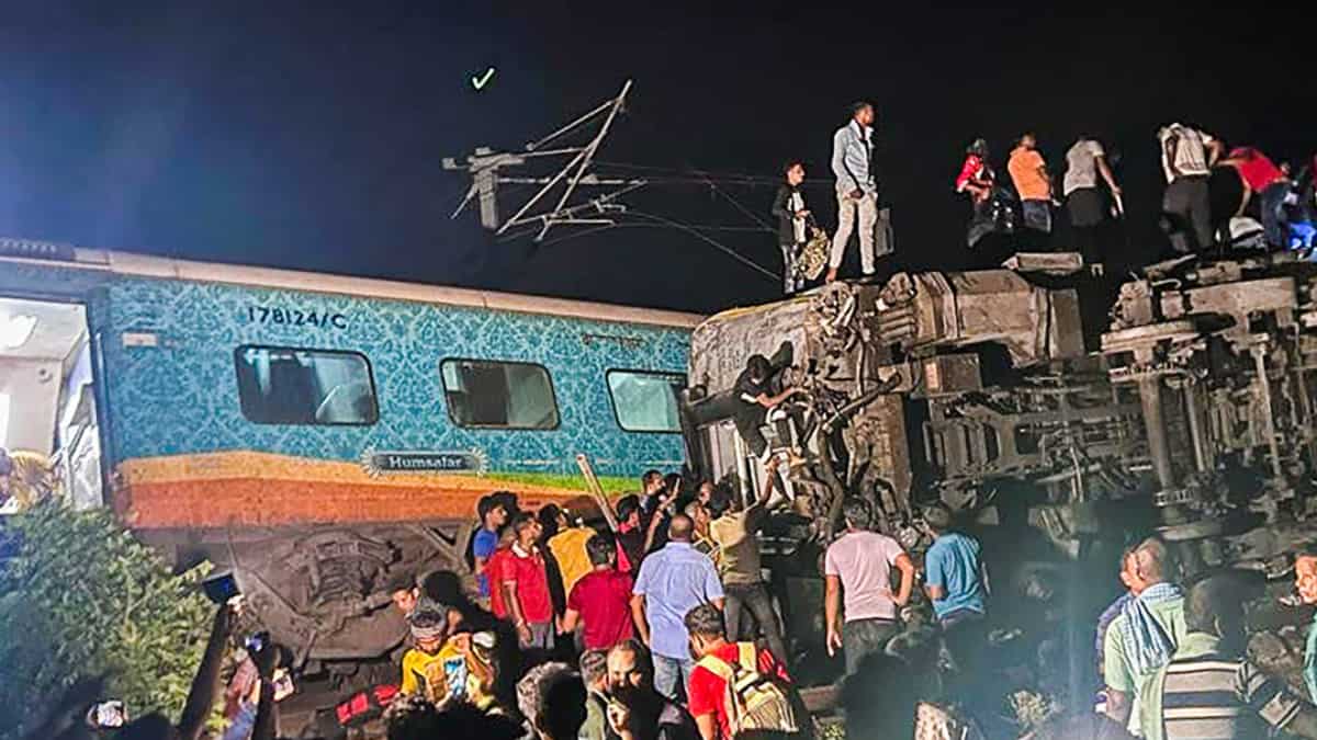 Jammu Tawi-Sealdah Express collision