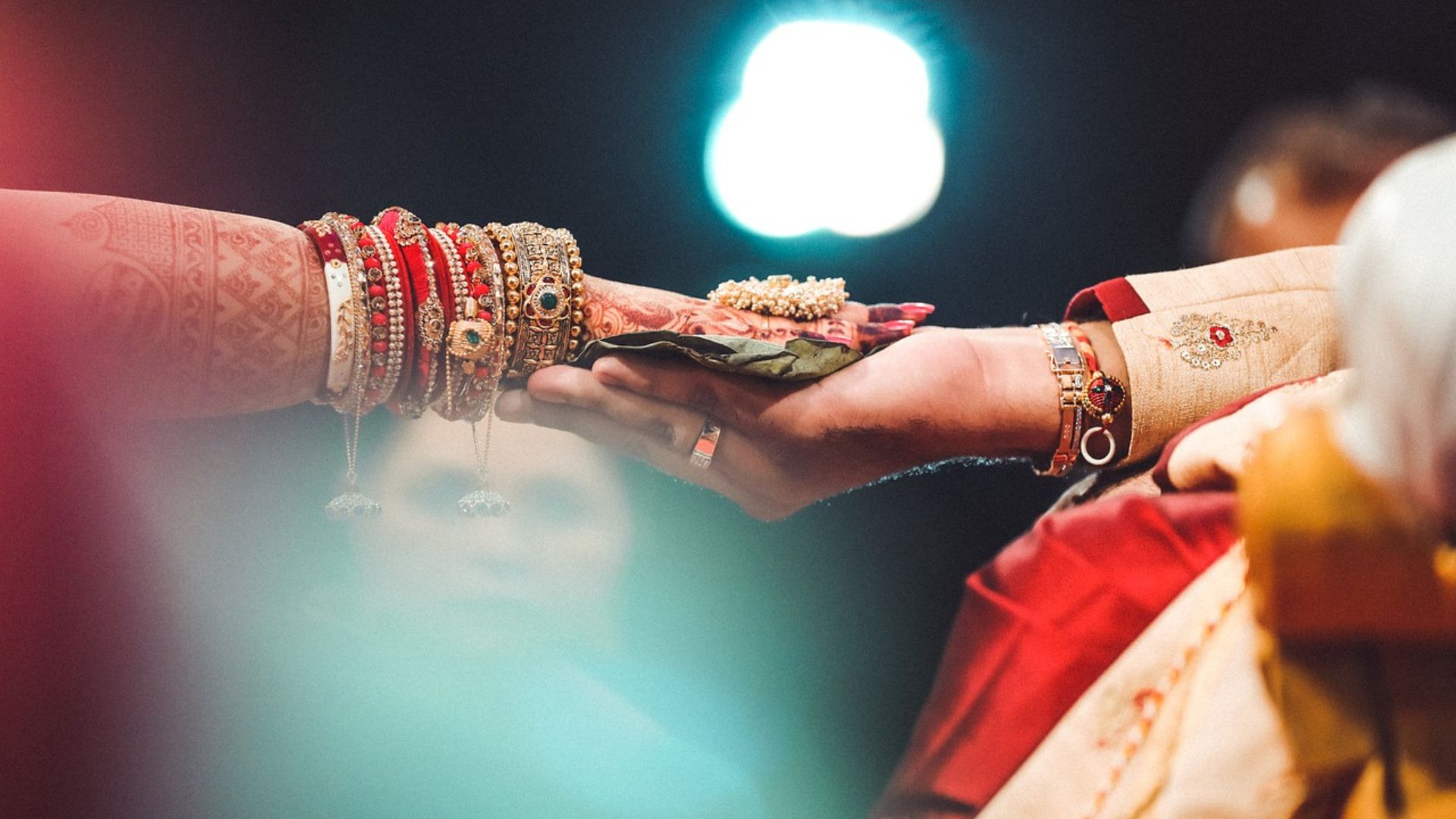 India: Newly-married couple die from heart attack at the same time ...