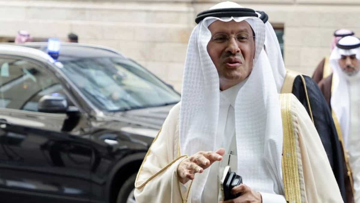 Saudi Arabia announces further voluntary oil production cut of 1mn barrels per day