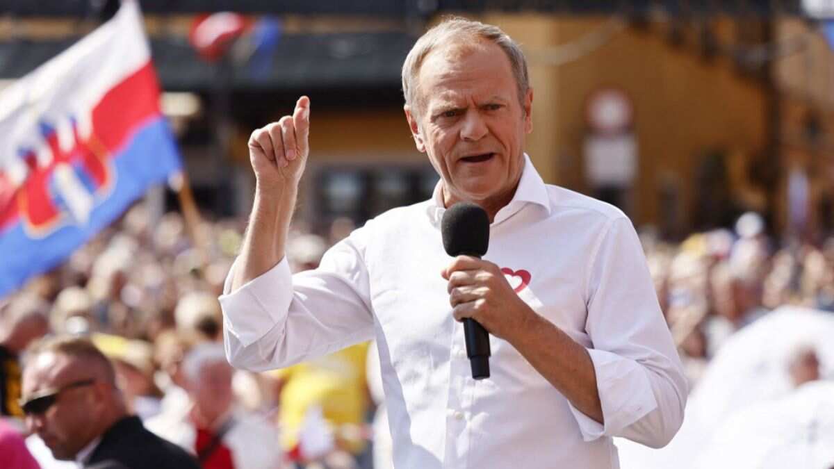 Donald Tusk returns to politics