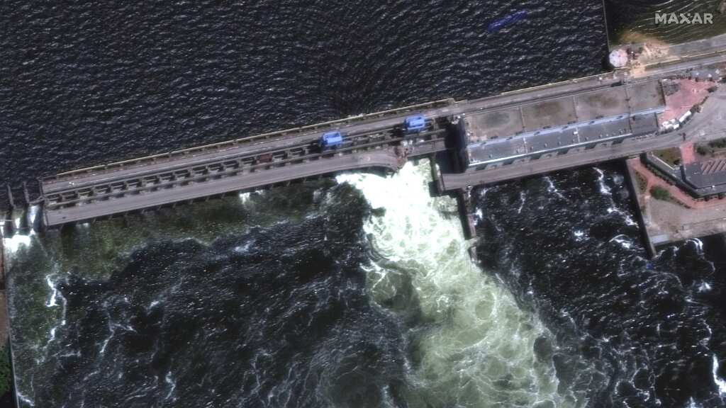 Ukraine dam supplying nuke plant, Crimea breached in blast, thousands evacuate amid flooding fears