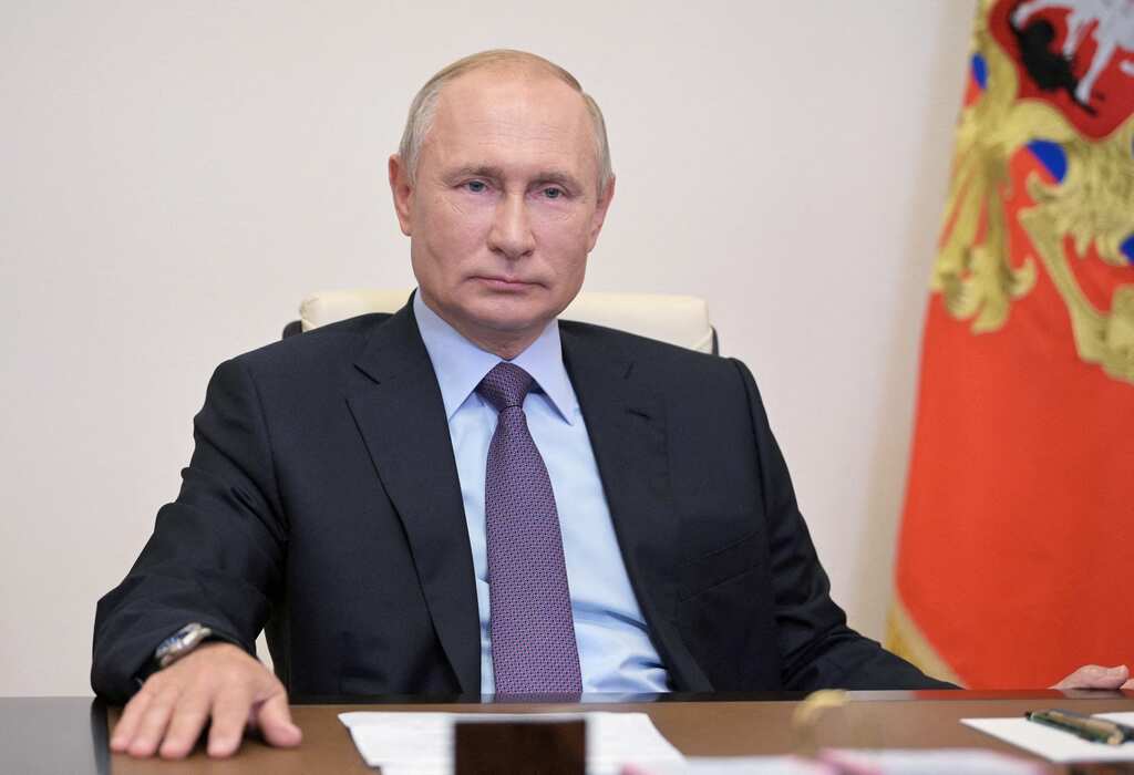 Fake video of Vladimir Putin announcing full-scale war against Ukraine broadcast on Russian TV