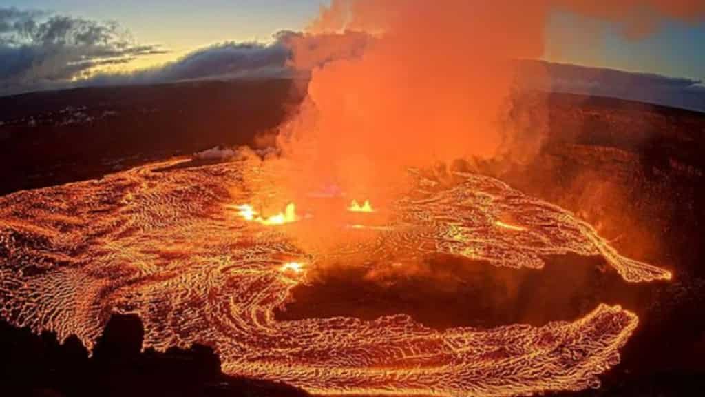 Dramatic videos show eruption of Kilauea volcano in Hawaii, advisory issued: Watch