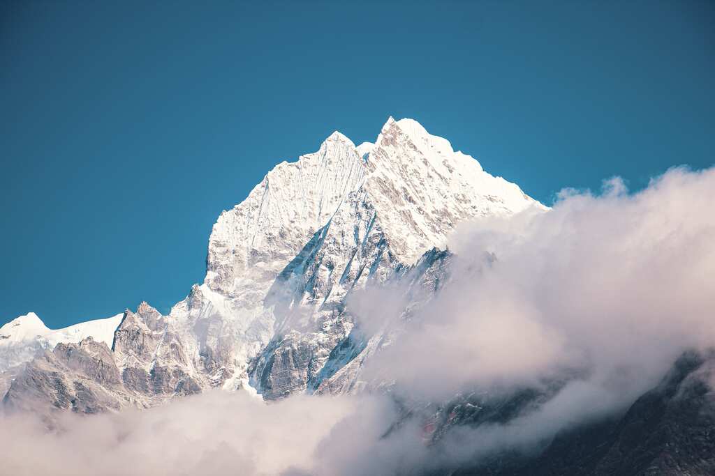 Nepal mandates electronic chips for Mount Everest climbers starting this spring season