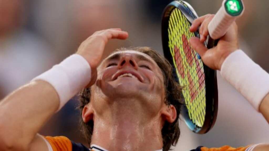 Rampant Ruud stops Zverev to book French Open final clash with Novak Djokovic