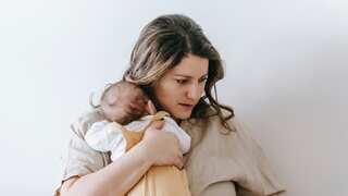 Many mothers struggle to bond with their newborn babies: UK study