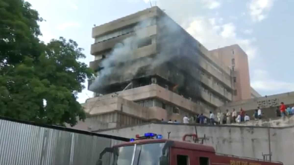 Watch | Massive fire breaks out in India’s Bhopal at Satpura Bhawan building Watch | Massive fire breaks out in India’s Bhopal at Satpura Bhawan building