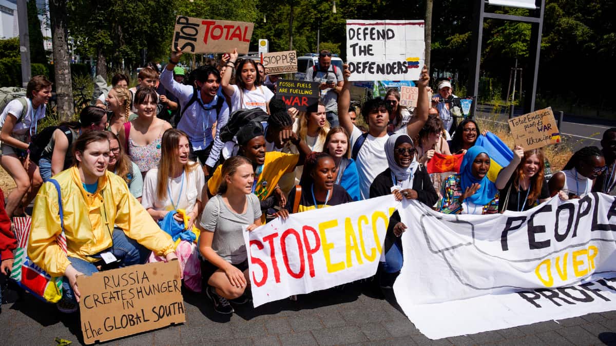Stop funding new fossil fuel projects