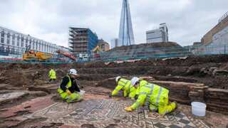 'Incredibly rare' Roman tomb excavated near London Bridge station