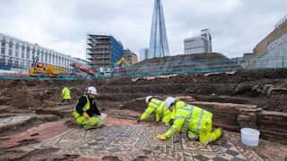 'Incredibly rare' Roman tomb excavated near London Bridge station