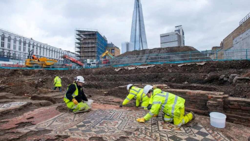 'Incredibly rare' Roman tomb excavated near London Bridge station
