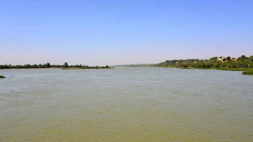 100 people returning from wedding killed in Nigeria as boat capsizes in Niger river