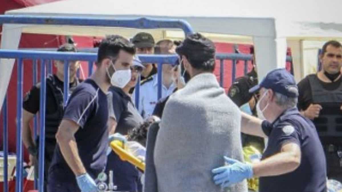 At least 78 die, several missing after boat capsizes and sinks off Greece At least 78 die, several missing after boat capsizes and sinks off Greece