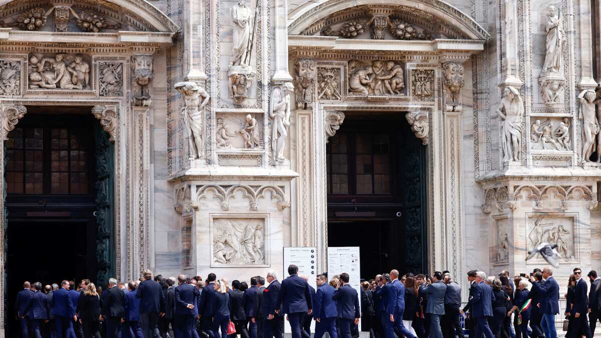 A large crowd gathered to bid Berlusconi farewell