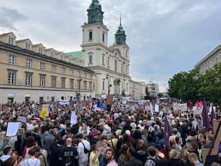 Death of pregnant woman sparks massive pro-abortion protests in Poland