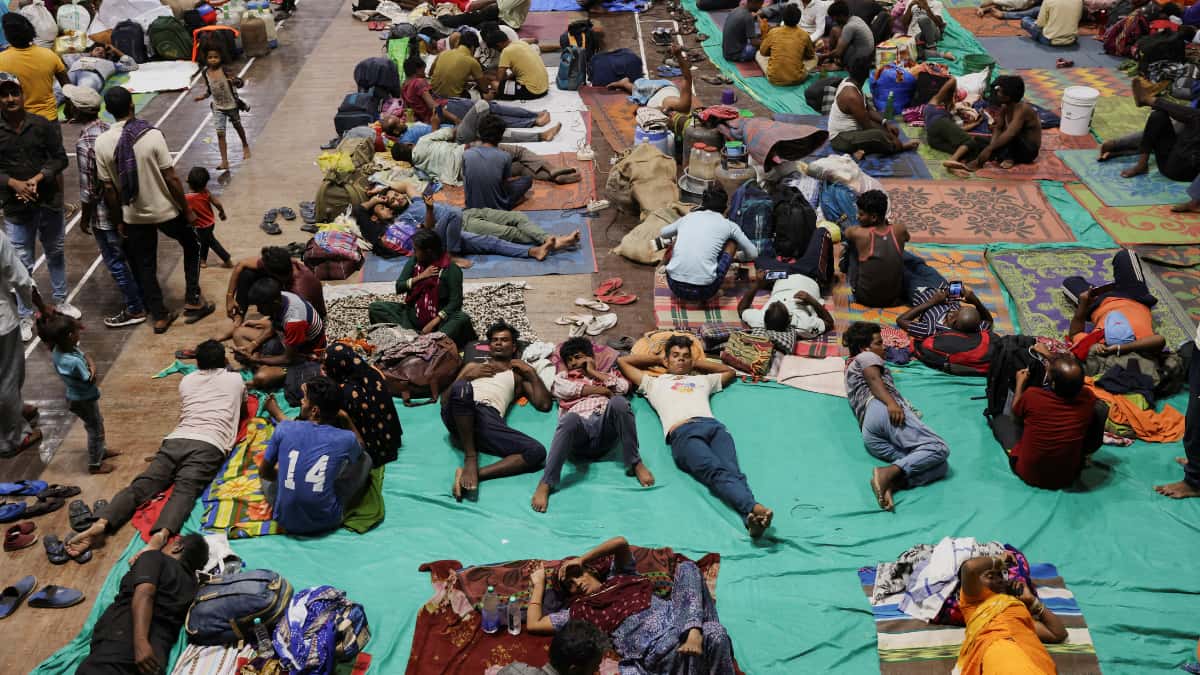 Food and water supplies at shelters