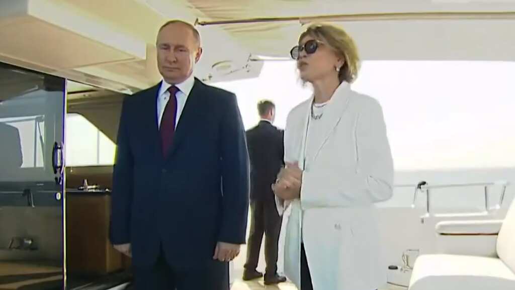 WATCH | Putin reminds talkative host to respect Russian National Anthem