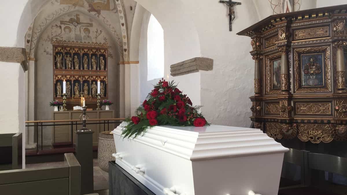 Woman, who knocked her coffin and 'came back to life', dies after a week Woman, who knocked her coffin and 'came back to life', dies after a week