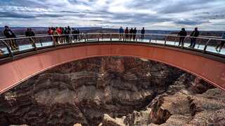 33-year-old man falls 4,000 feet to his death from Grand Canyon's Skywalk