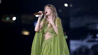 'Not another cruel summer': Trudeau beckons Taylor Swift to Canada
