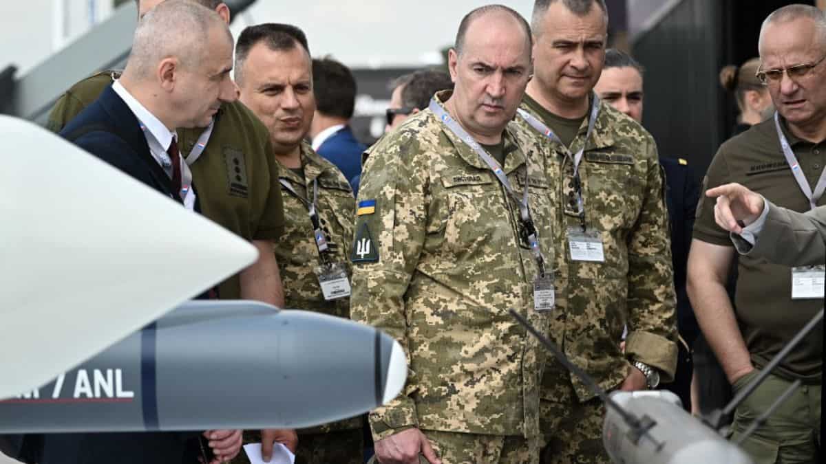 Ukrainian delegate visits the event