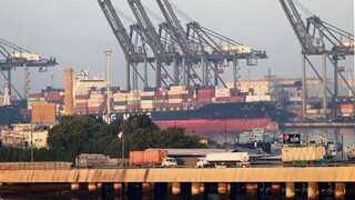 Pakistan to hand over Karachi port to UAE to raise emergency funds