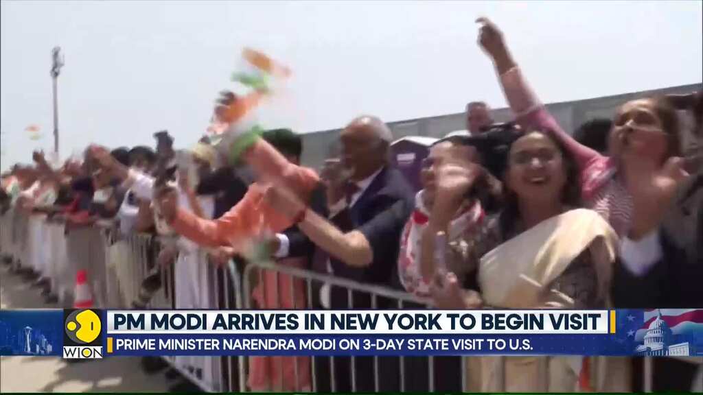 PM Modi's US Visit: PM Modi greeted by Indian diaspora at New York airport