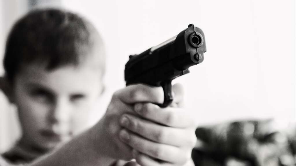 Pregnant mother, unborn child shot dead by 2-year-old son in Ohio