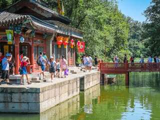 China: Temple visits on the rise as jobless young people seek spiritual help