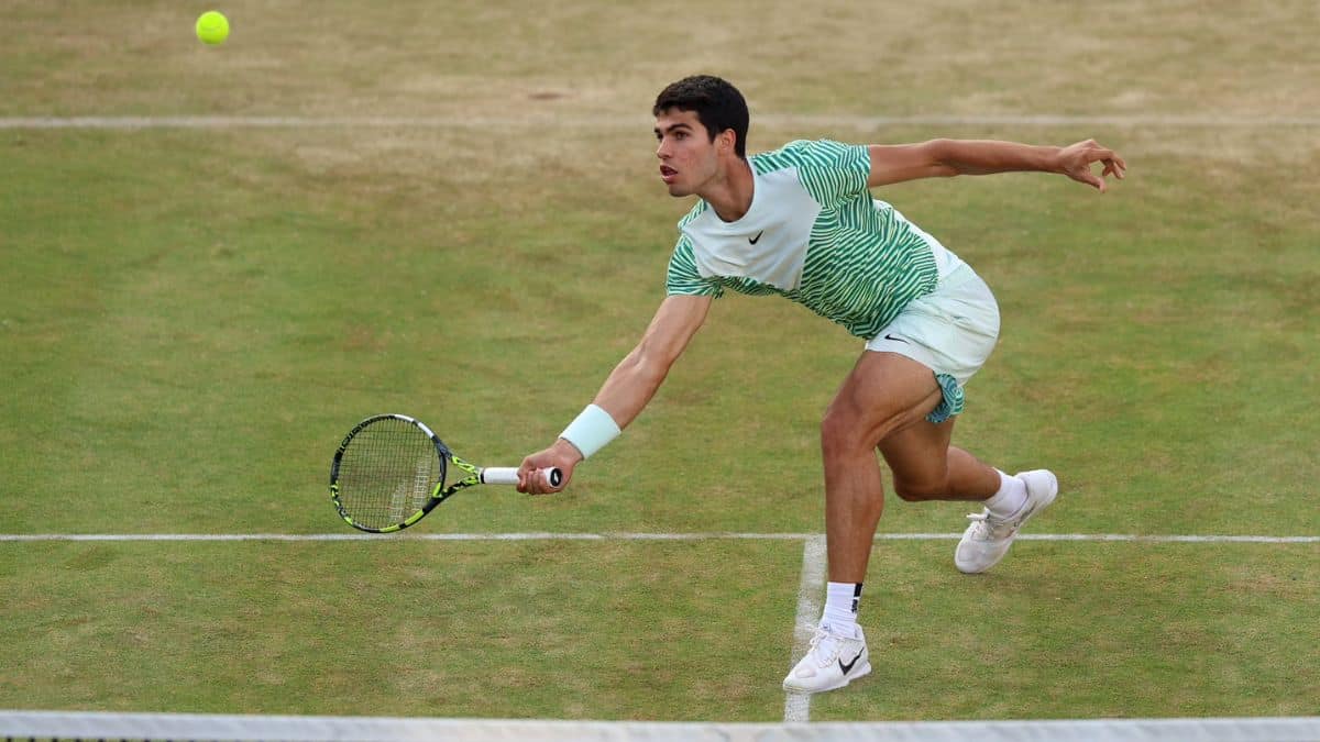 Tennis: Carlos Alcaraz powers past Grigor Dimitrov into Queen's Club semi-finals Tennis: Carlos Alcaraz powers past Grigor Dimitrov into Queen's Club semi-finals