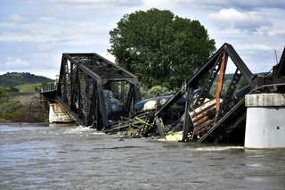 WATCH | Freight train falls into Yellowstone River as bridge collapses