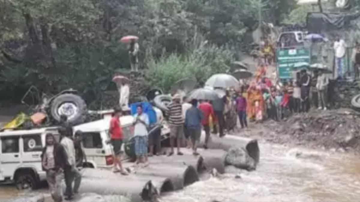 Tourists stranded