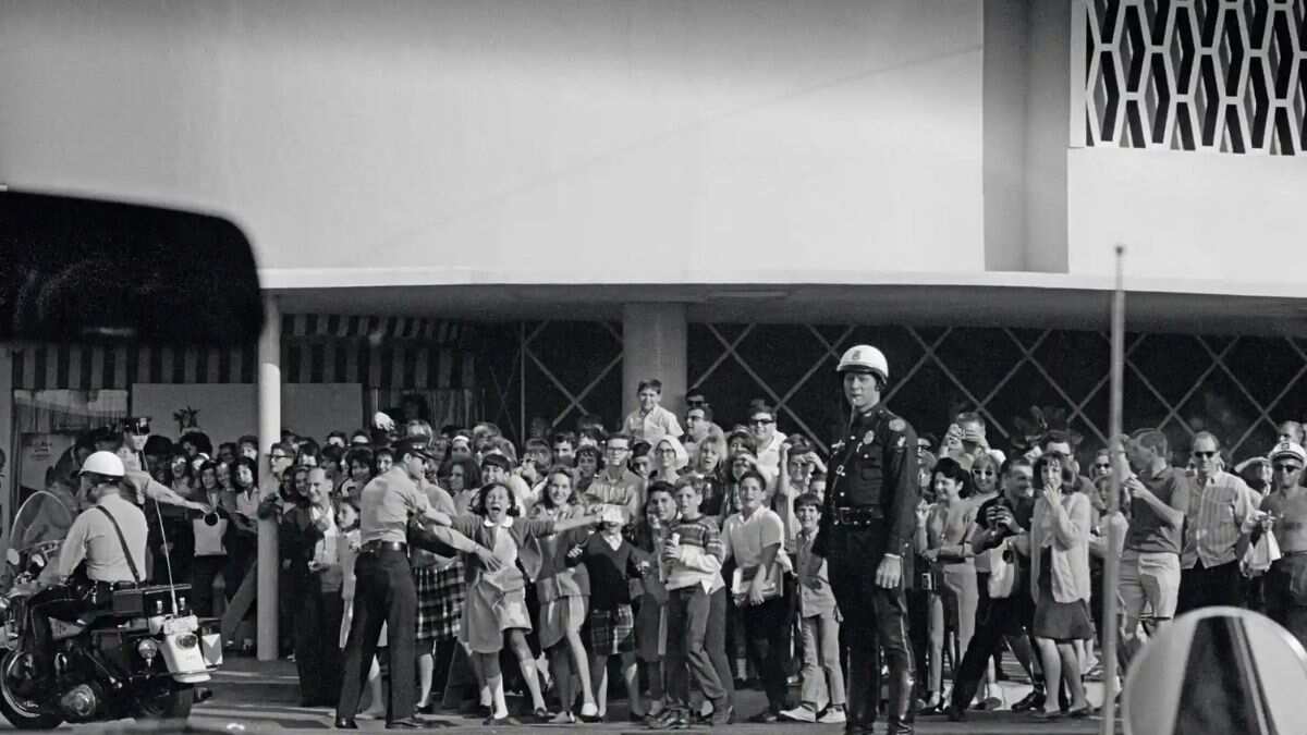 A line up for Beatles
