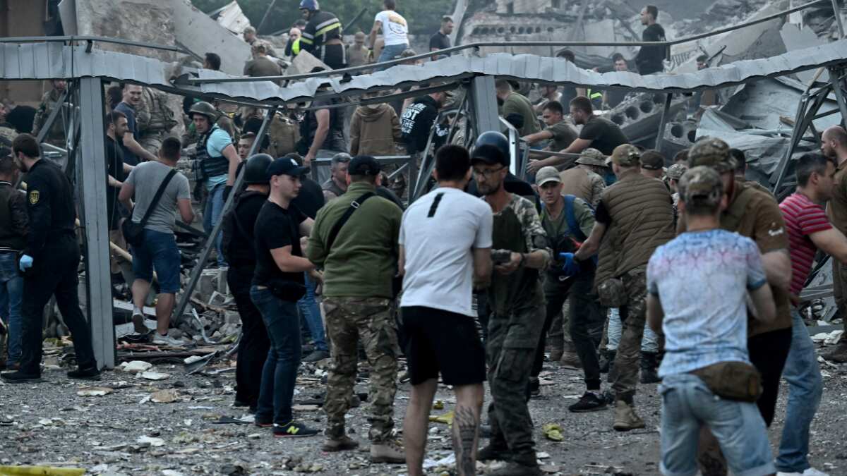 Despite government's warning, Japanese men join Ukraine war
